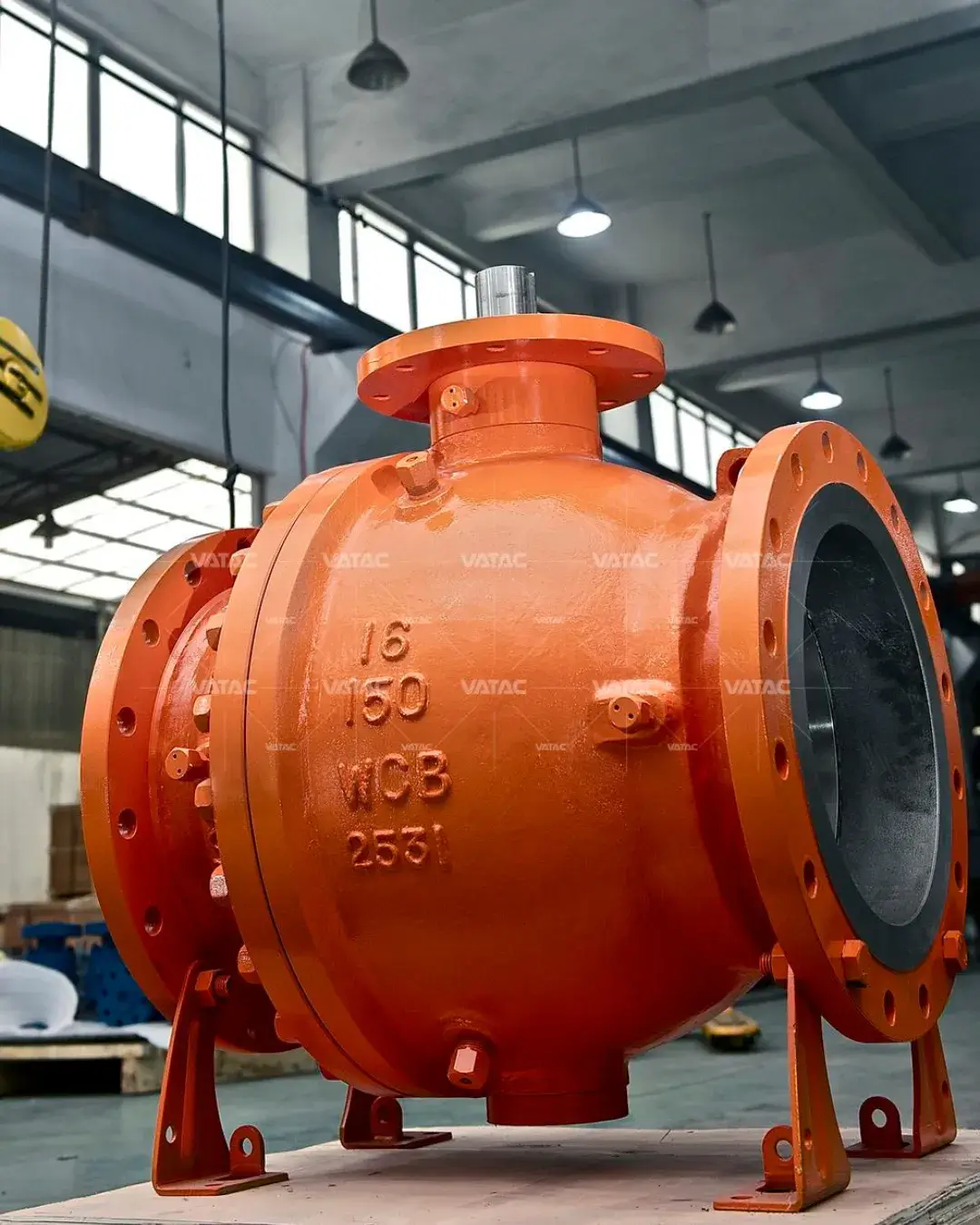 Válvula esfera de grande porte em aço carbono laranja para sistemas industriais de alta pressão