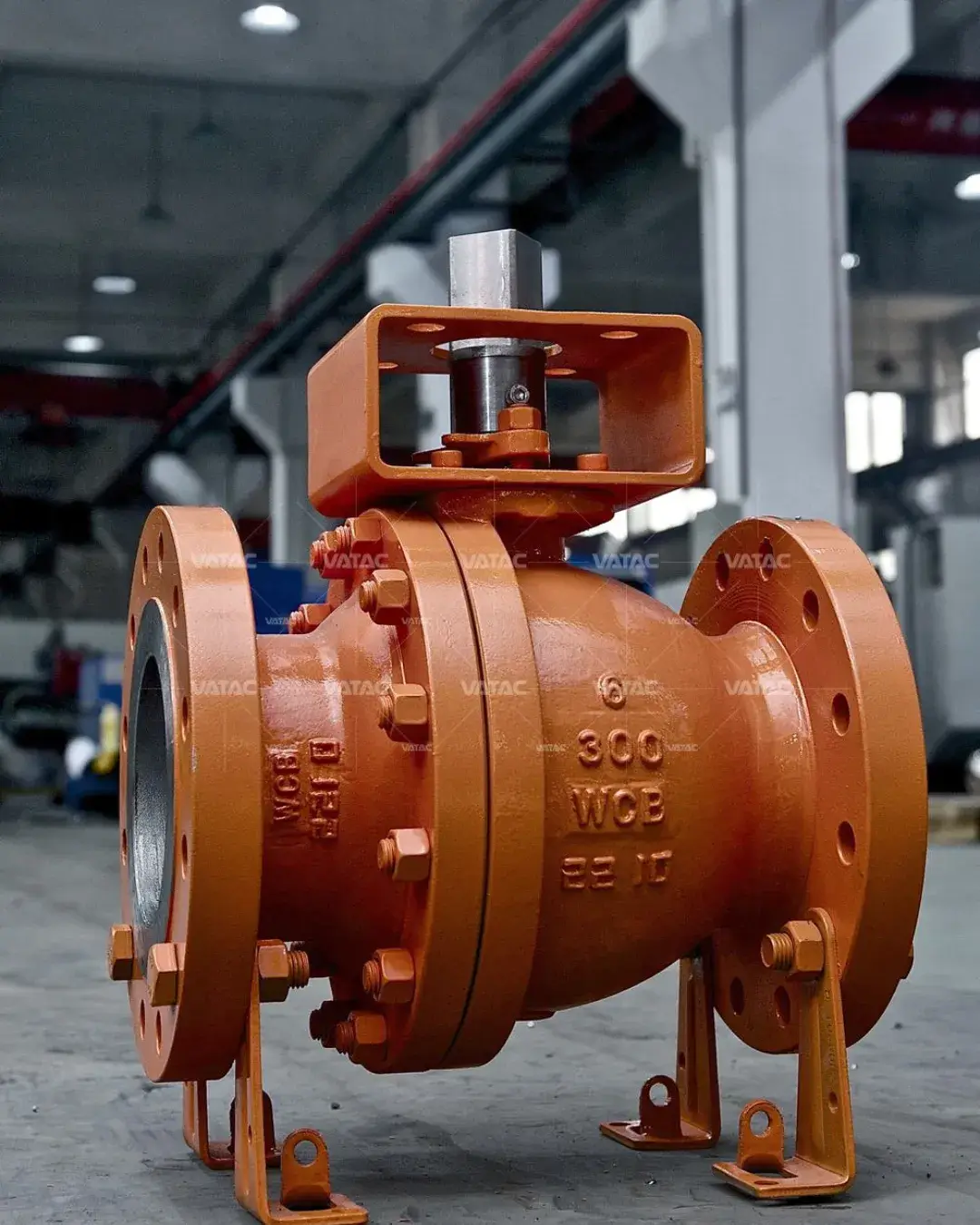 Válvula esfera industrial em aço pintada em laranja para sistemas de alta pressão