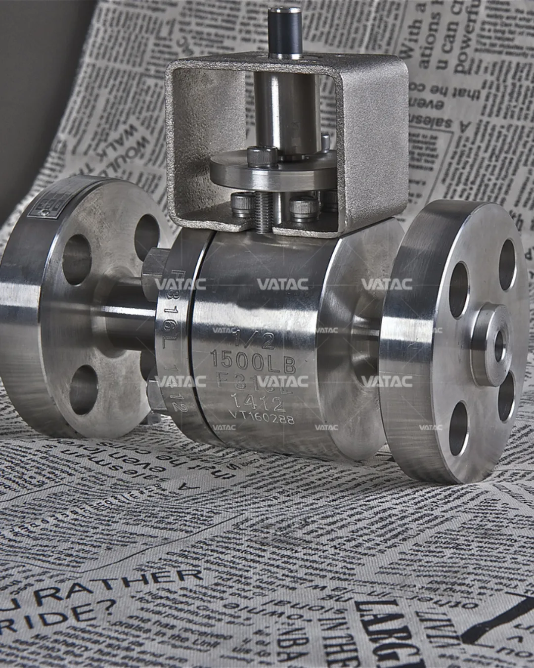 Válvula de esfera industrial em aço inox com flanges para alta pressão